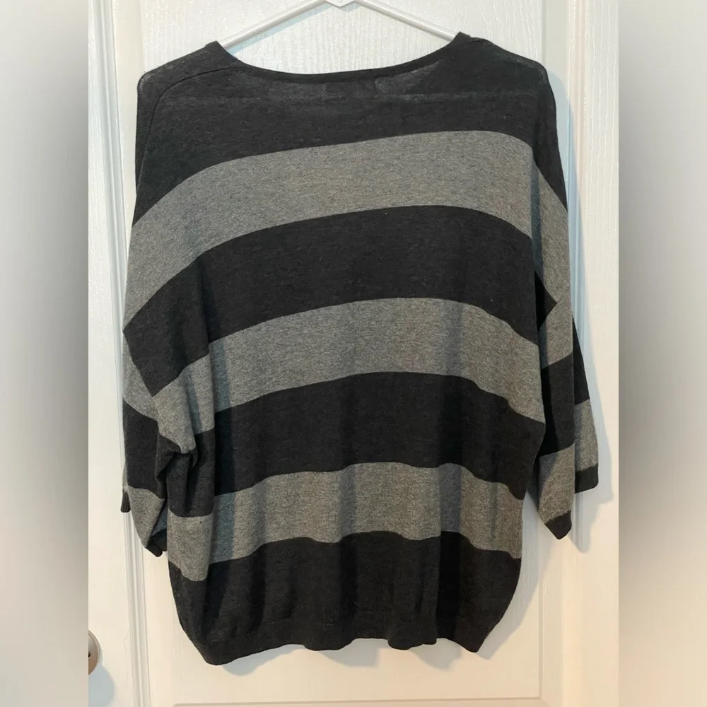 Women’s Oversized Blouse Size S - Picture 3 of 3
